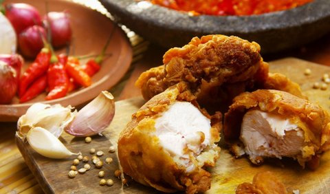 2. Ayam Krispi dengan Taburan Bawang Putih <br>