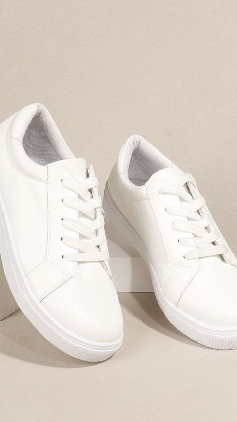 <b>Pilih Sneakers dengan Bahan Kanvas untuk OOTD Kasual</b>