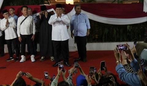 Menteri Pertahanan ini lalu bicara mengenai ilmu padi yang bermakna semakin berisi, semakin menunduk. <br>