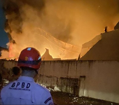 Gudang Lazada di Cengkareng Kebakaran, 17 Unit Mobil Damkar Dikerahkan