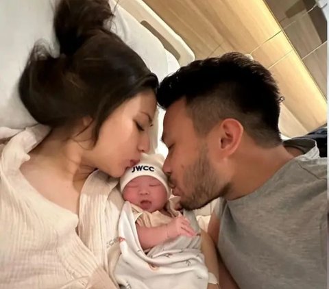 Otto Hasibuan Cried! 10 Photos of Jessica Mila Giving Birth to First Child Accompanied by In-Laws