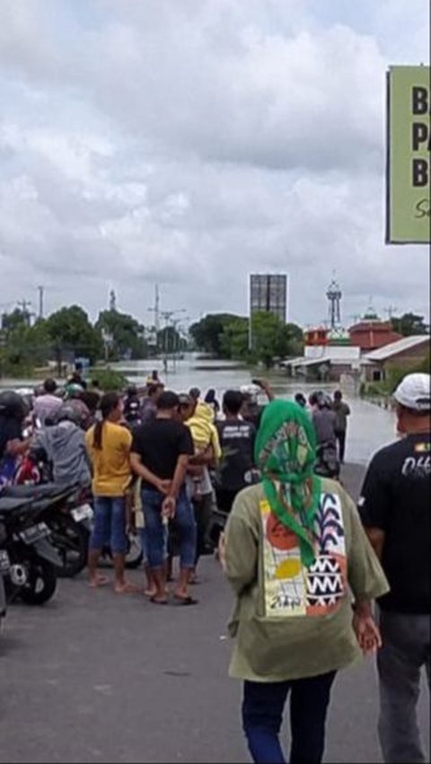 Jokowi soal Banjir di Demak-Kudus: Kementerian PUPR Kerja Siang Malam Tutup Tanggul Jebol