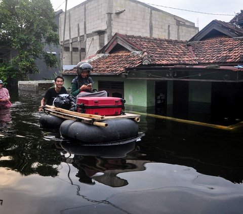 Jokowi soal Banjir di Demak-Kudus: Kementerian PUPR Kerja Siang Malam Tutup Tanggul Jebol