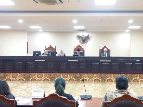 Hakim Konstitusi Guntur Hamzah Dilaporkan ke MKMK