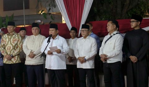 Dalam kesempatan yang sama, Prabowo menyatakan bahwa pihaknya harus bekerja lebih keras untuk rakyat.