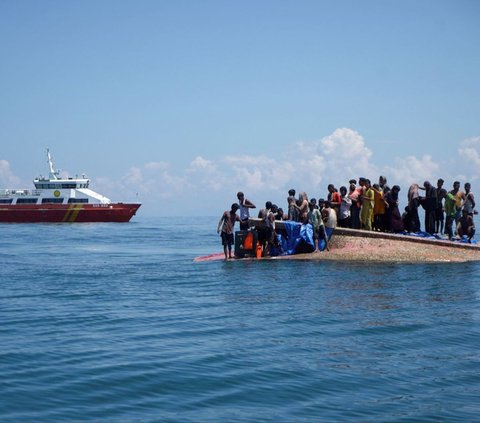 Ratusan Warga Aceh Barat Tolak Kedatangan 69 Warga Etnis Rohingya