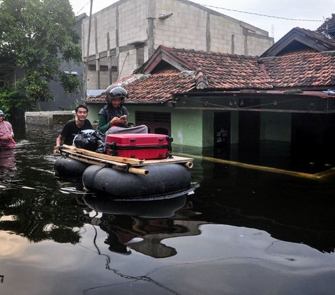 Jokowi Ungkap Penyebab Banjir Besar di Demak: Hujan Sangat Ekstrem Bikin Tanggul Jebol