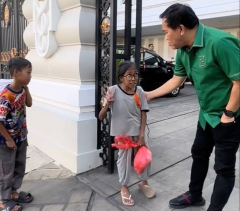 Viral Momen Crazy Rich Fitno Fabulous Bertemu Kakak Adik sedang Cari Rongsokan, Beri Uang dan Bantuan