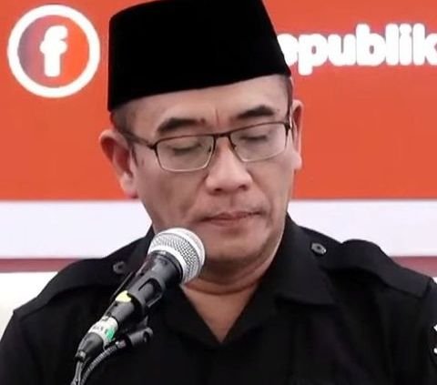 Suara Bergetar Sambil Tahan Tangis saat Umumkan Hasil Pemilu, Ini Sosok Ketua KPU Hasyim Asy'ari