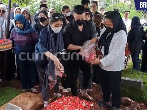 The Last Kiss of the Husband on Stevie Agnecya's Grave