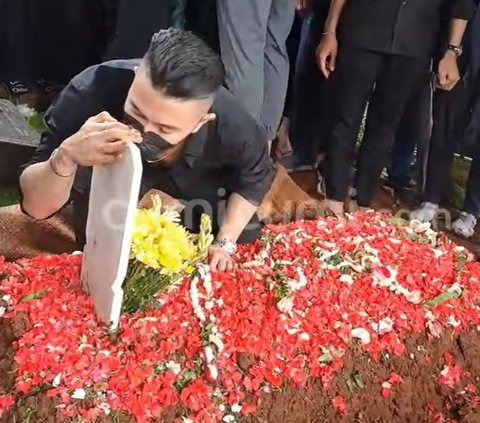 The Last Kiss of the Husband on Stevie Agnecya's Grave