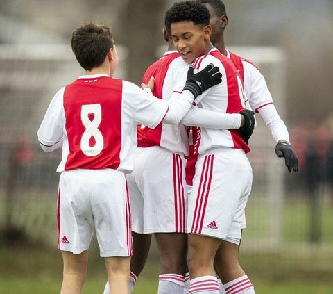 Profil Mendiang Noah Gesser, Eks Pemain Junior Ajax Keturunan Indonesia yang Selalu Dikenang Justin Hubner