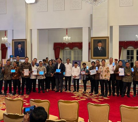 Kompak! Presiden Jokowi, Wapres Ma’ruf & Sejumlah Menteri Lapor SPT Pajak Bersama di Istana
