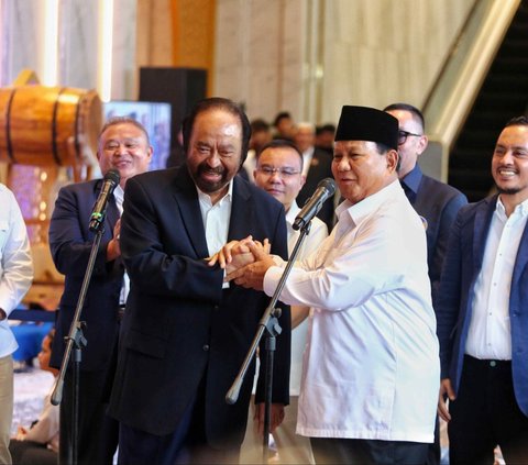 Capres nomor urut 2, Prabowo Subianto menemui Ketua Umum Partai NasDem, Surya Paloh di Kanotr DPP NasDem, Menteng, Jakarta, Jumat (22/3/2024). Pertemuan tersebut dilakukan setelah Komisi Pemilihan Umum (KPU) penetapkan Prabowo Subianto-Gibran Rakabuming Raka menjadi pemenang Pilpres 2024. Liputan6.com/Angga Yuniar