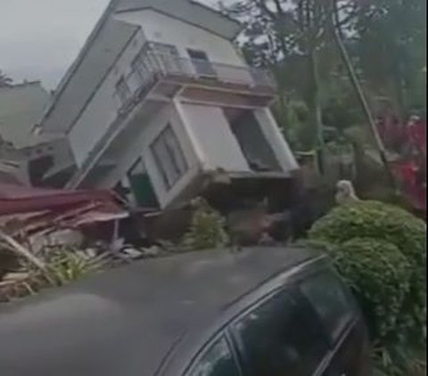 Viral Video Jalan Terbelah Akibat Gempa Tuban, Ini Faktanya