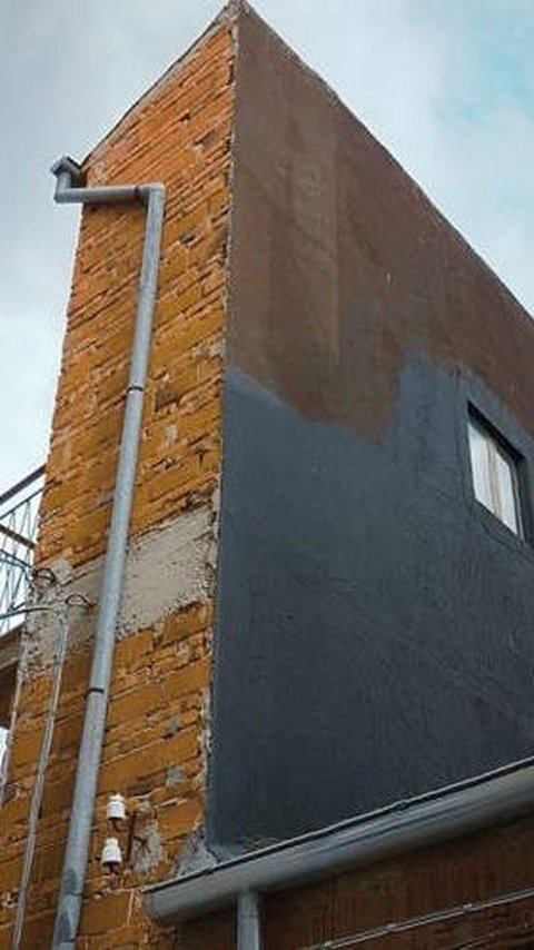 Snapshot of the Narrowest House in the World: Width is Only 1 Meter, Built out of Spite towards the Neighbor