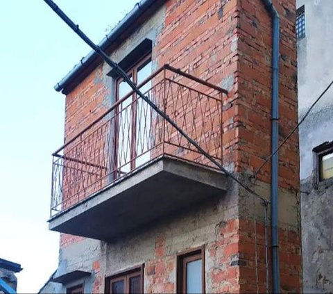Portrait of the Narrowest House in the World: Only 1 Meter Wide, Built out of Spite towards the Neighbor