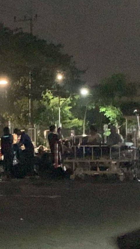 Akibat Gempa, Pasien RS Unair Surabaya Dievakuasi Sementara ke Lapangan Parkir
