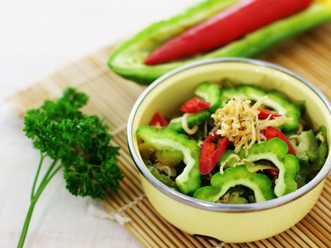 Making Delicious Bitter Gourd Stir-Fry, There is a Trick to Reduce Its Bitter Taste