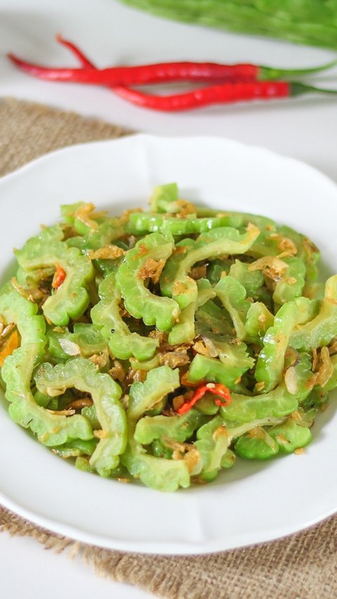 Making Delicious Bitter Gourd Stir-Fry, There is a Trick to Reduce Its Bitter Taste