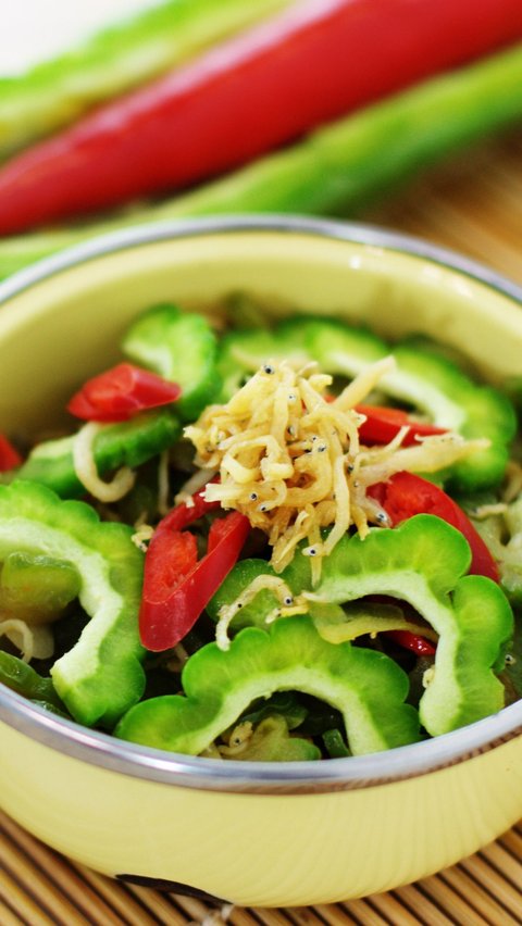 Making Delicious Bitter Gourd Stir-Fry, There is a Trick to Reduce Its Bitter Taste