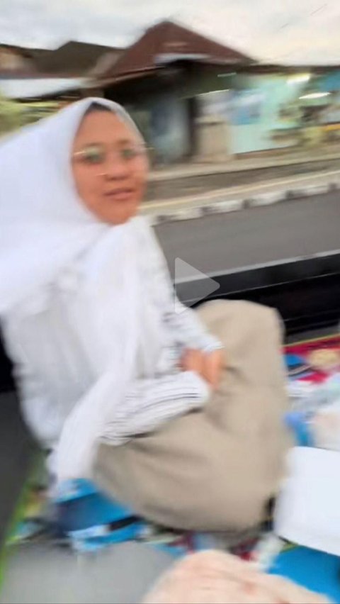 Creating a Bukber Event, These Three Girls' Ideas are Unique and Anti-Mainstream: Having Iftar in the Back of a Moving Pickup Truck