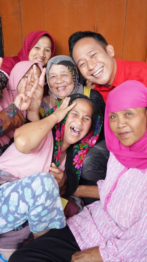 10 Potret Denny Cagur yang Terpilih Menjadi Anggota DPR RI, Banjir Ucapan Selamat dari Rekan Seleb Hingga Mendapat Sebutan 'Pak Dewan'