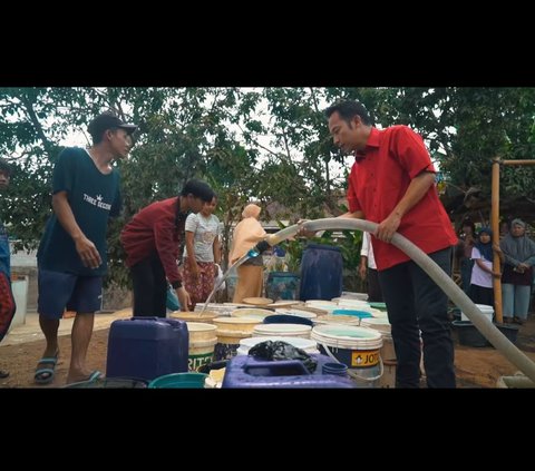 10 Potret Denny Cagur yang Terpilih Menjadi Anggota DPR RI, Banjir Ucapan Selamat dari Rekan Seleb Hingga Mendapat Sebutan 'Pak Dewan'