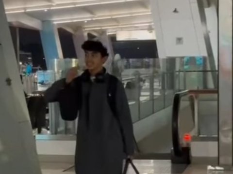 Momen Ataya Bilal sedang Pulang ke Indonesia, Dijemput Ummi Pipik di Bandara Bikin Terharu