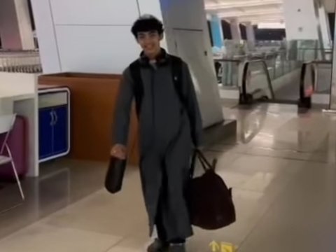 Momen Ataya Bilal sedang Pulang ke Indonesia, Dijemput Ummi Pipik di Bandara Bikin Terharu