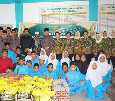 Berkah Ramadan, Kejari Batam Bagikan Takjil Gratis dan Santuni Anak Yatim di Beberapa Panti Asuhan