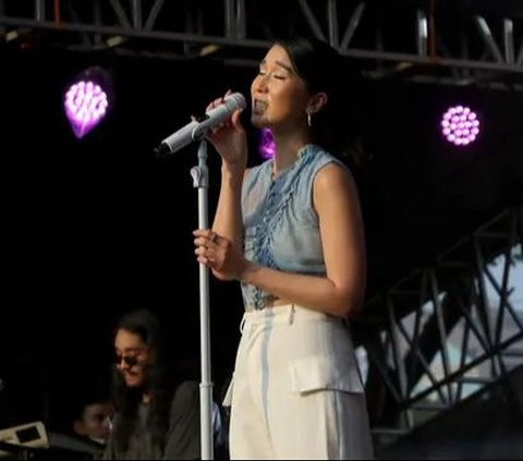 FOTO: Penampilan Christie Hibur Pengunjung KapanLagi Buka Bareng BRI Festival 2024