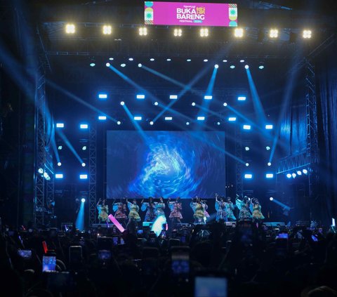 FOTO: Aksi JKT48 Guncang Panggung KapanLagi Buka Bareng BRI Festival 2024