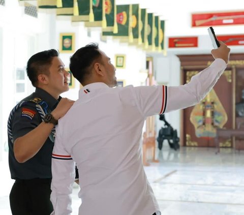 Potret Raffi Ahmad Bareng Mayor Teddy dan Asisten Ajudan Jokowi, Netizen 'Pak Mayor Senyum Dong'