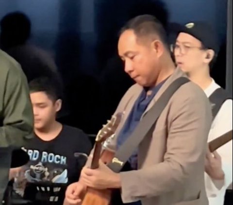 Momen Asyik Panglima TNI Main Gitar dan Putranya Gebuk Drum, Iringi Virgoun Nyanyi jadi Sorotan