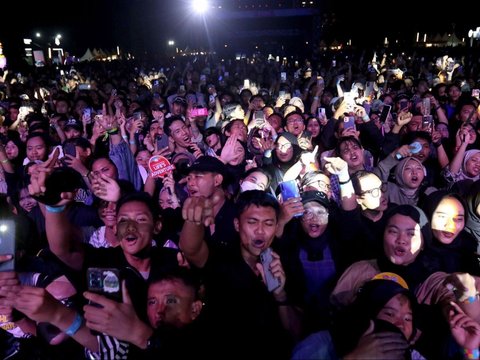 FOTO: Penampilan Guyon Waton Menghipnotis Pengunjung KapanLagi Buka Bareng BRI Festival 2024