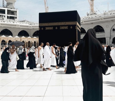 MasyaAllah! 8 Foto Paula Verhoeven Tampil Bercadar saat Umrah ke Tanah Suci di Bulan Ramadan, Bikin Pangling