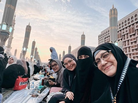 MasyaAllah! 8 Foto Paula Verhoeven Tampil Bercadar saat Umrah ke Tanah Suci di Bulan Ramadan, Bikin Pangling