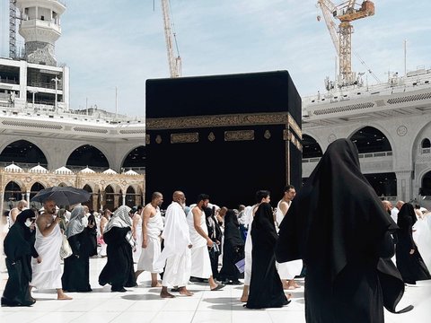 MasyaAllah! 8 Foto Paula Verhoeven Tampil Bercadar saat Umrah ke Tanah Suci di Bulan Ramadan, Bikin Pangling