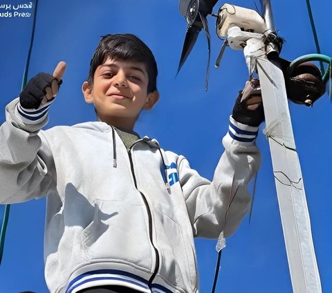 This Palestinian Child is Dubbed the Newton of Gaza, Creates Electricity from Wind in Refugee Camps