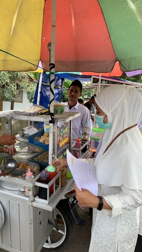 Hasil Pemeriksaan Seluruh Makanan di Pasar Takjil Banyuwangi Aman Dikonsumsi