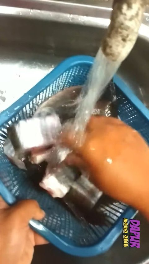 Cuci dengan Air Mengalir