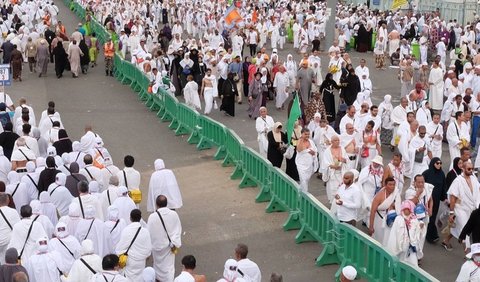 Sementara itu, jumlah jemaah haji yang akan menggunakan kursi roda tercatat ada 204 orang. Angka ini jauh lebih rendah dibandingkan yang tahun 2023 yang mencapai 5.000 jemaah.<br>