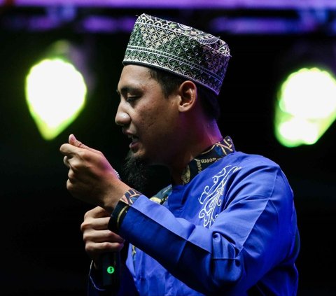 FOTO: Ustaz Abiazkakia Kultum di KapanLagi Buka Bareng BRI Festival 2024, 10.000 Penonton Khidmat Dengar Ceramahnya