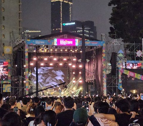 Tulus Sukses Bikin Belasan Ribu Penonton Konser KapanLagi Buka Bareng Baper Berjemaah