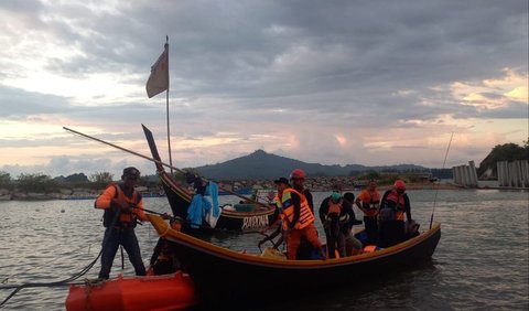 Total sudah empat mayat ditemukan di sekitar perairan Aceh Jaya sejak kemarin.<br>