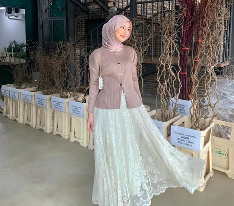 Mix and Match Outfit Romantic Vibe, Tampilan Jadi Anggun Banget