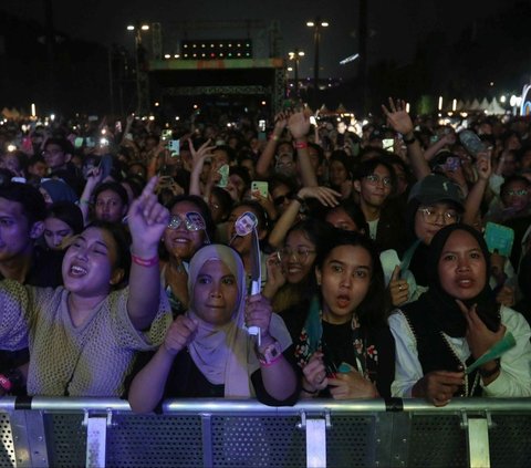 Para penonton saat menyaksikan Feel Koplo di acara KapanLagi Buka Bareng BRI Festival 2024 di Plaza Timur Senayan, Jakarta, Minggu (24/3/2024). Foto: Liputan6.com / Herman Zakharia