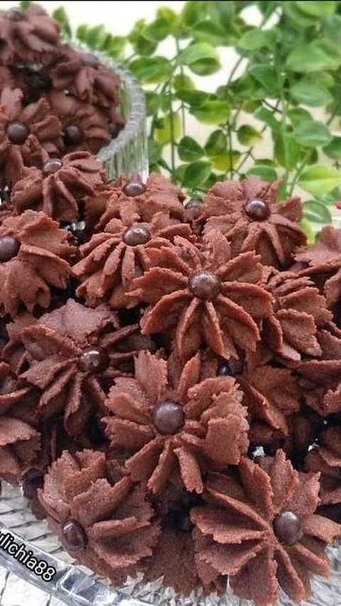 2. Resep Kue Kering Cokelat: Semprit Bunga Cokelat<br>