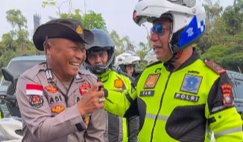 Aksi dari Om Rocker turut mendapat sambutan hangat dari sang jenderal. Yan Fitri bahkan tak segan untuk ikut melempar canda tawa. <br>